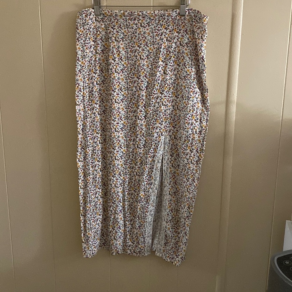 Midi skirt with slit